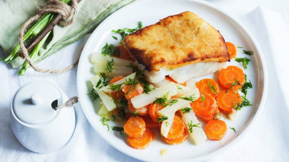 Kabeljau auf Möhren-Kohlrabigemüse | Lowcarb.de