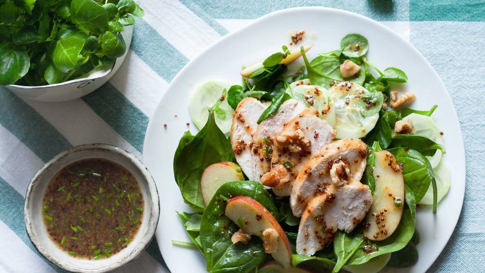 Spinatsalat mit Brunnenkresse und gebratenem Hähnchen | Lowcarb.de