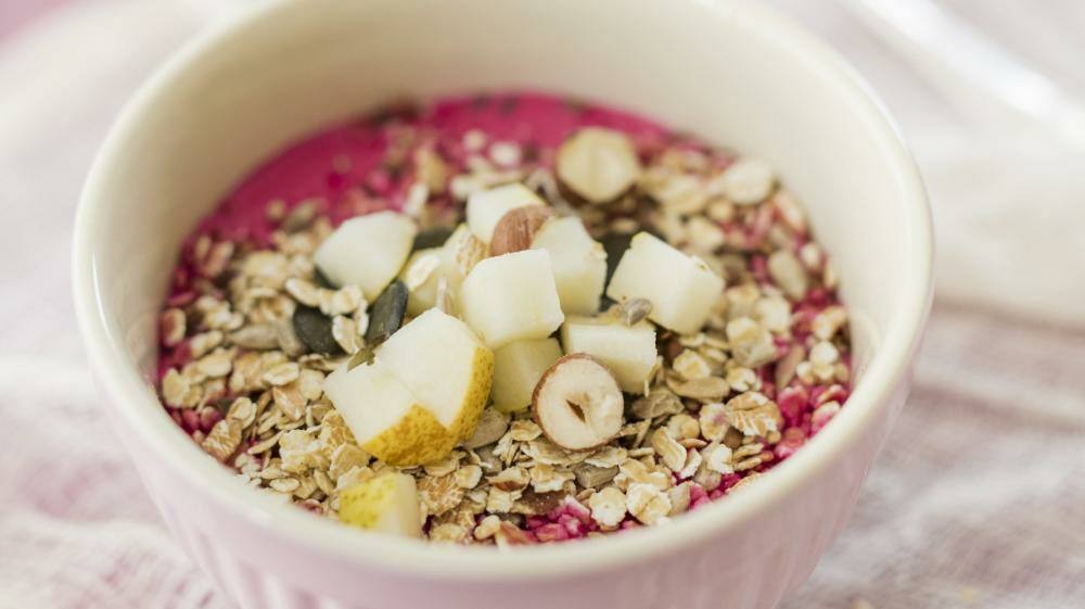 Veganes Low CarbMüsli mit Rote BeteJoghurt