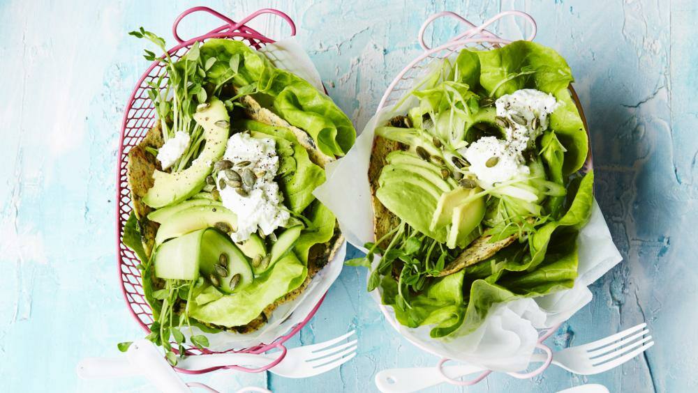 Grünkohl-Tacos mit Avocadosalat | Lowcarb.de