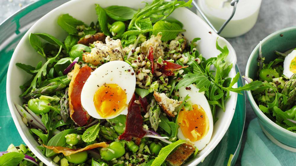 Low Carb QuinoaSalat mit grünem Gemüse