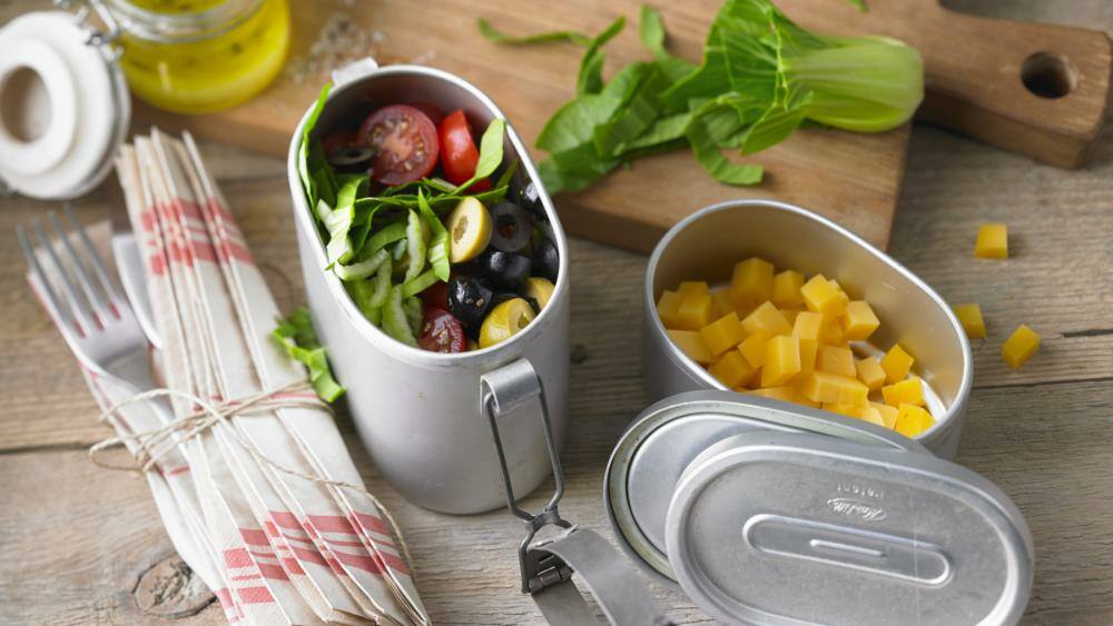 Meal Prep Tomaten-Oliven-Salat mit Pak Choi | Lowcarb.de