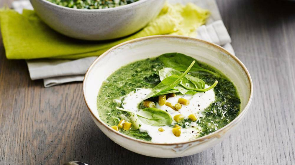 Spinat-Quinoa-Suppe mit Joghurt | Lowcarb.de