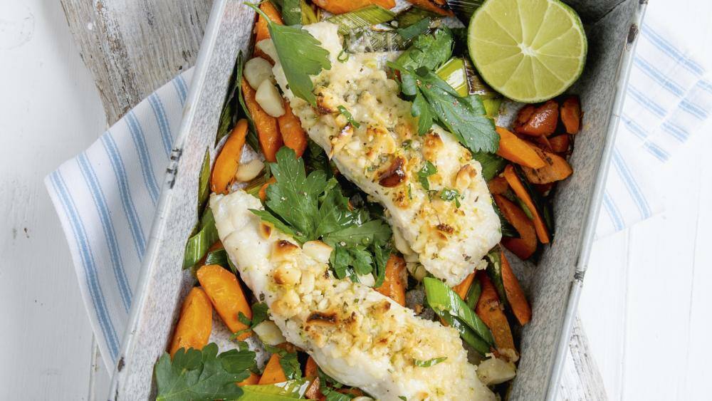 Seelachsfilet mit Macadamia-Parmesan-Kruste | Lowcarb.de