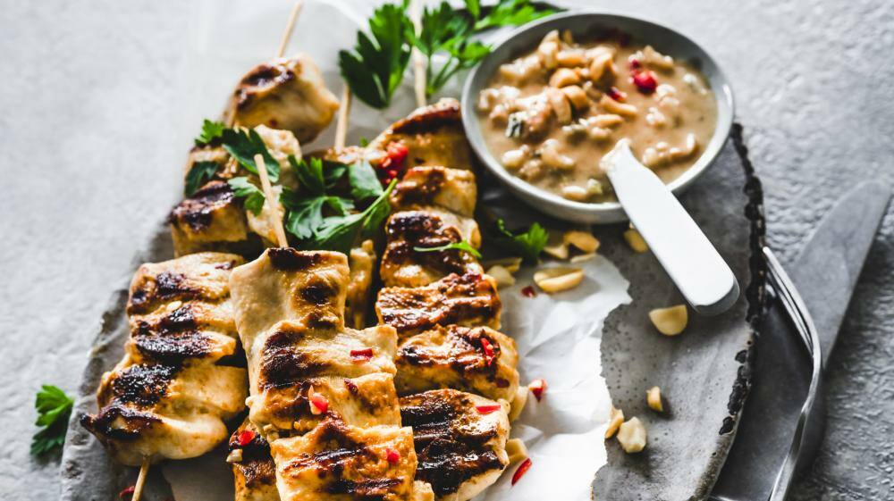 Hähnchenspieße mit Erdnuss-Sauce | Lowcarb.de