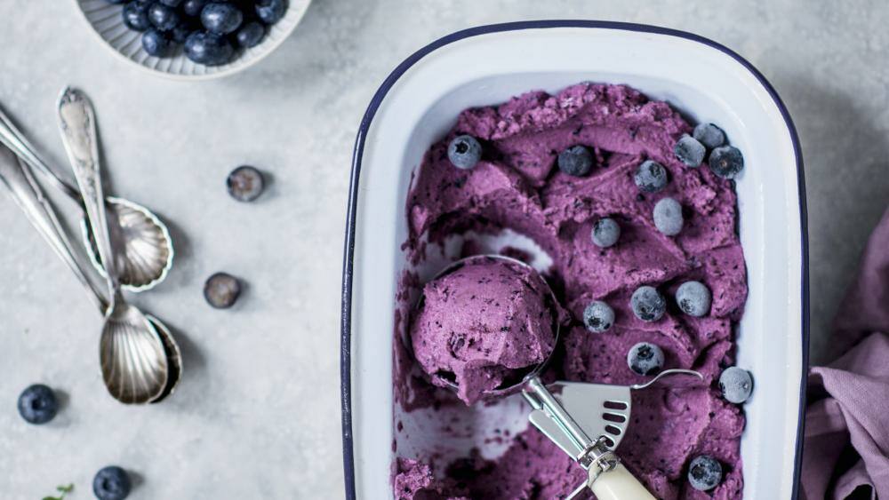 Blaubeereis mit Joghurt und Lucuma | Lowcarb.de
