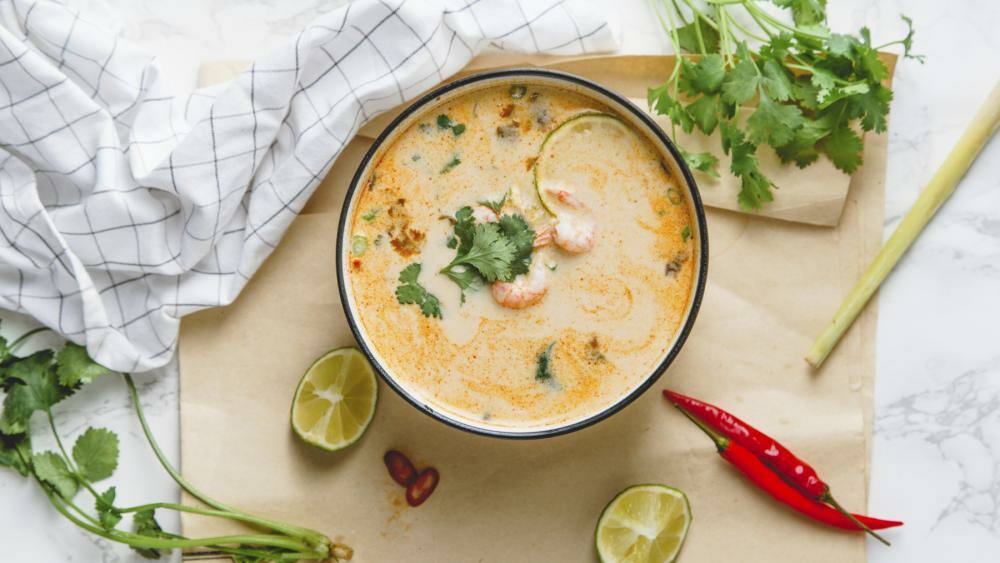 Thailändische Tom Yum Suppe mit Garnelen | Lowcarb.de