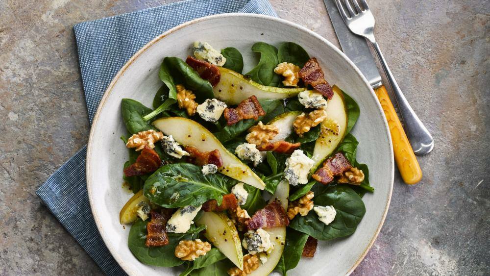Spinatsalat mit Birnen, Bacon und Blue Vinney | Lowcarb.de