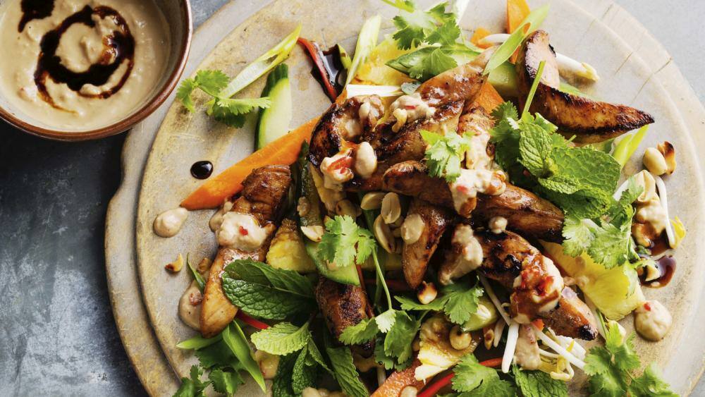 Gado Gado – Hähnchensalat mit Erdnuss-Dressing | Lowcarb.de