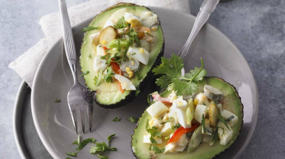 Low Carb High Fat Eiersalat in Avocado