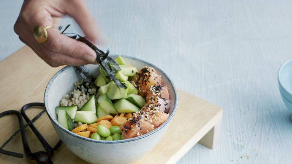 Low Carb High Protein EdamameBowl mit Lachs