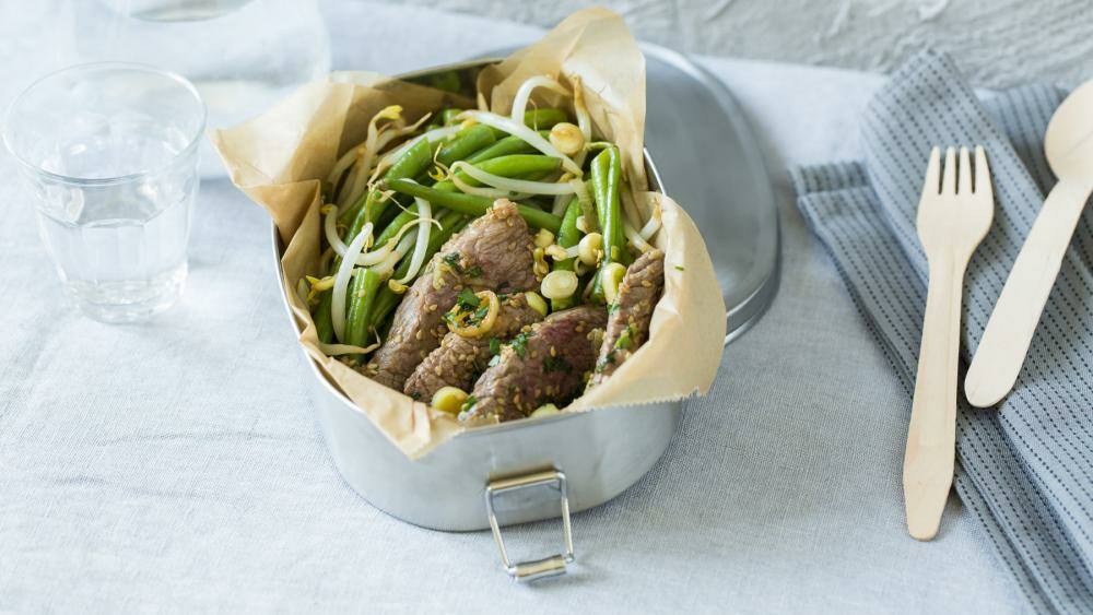 Low Carb Bohnensalat mit asiatisch mariniertem Rindfleisch