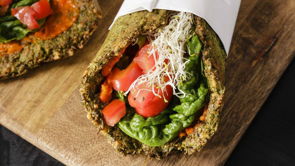 Low Carb Wraps aus Grünkohl ohne Mehl mit würziger Füllung