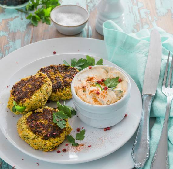 Bratlinge mit pikantem Quarkdip