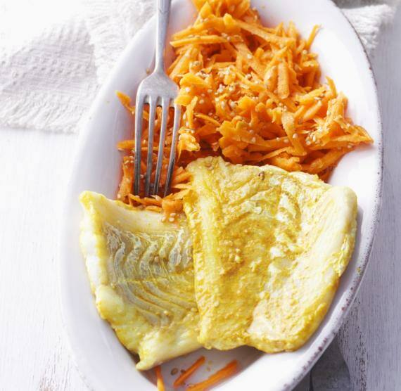 Kabeljau und Karotten auf einem teller