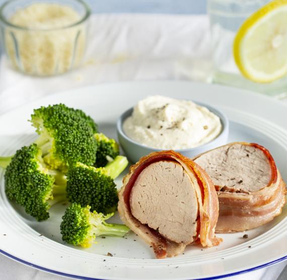 Schweinefilet im Speckmantel mit Brokkoli