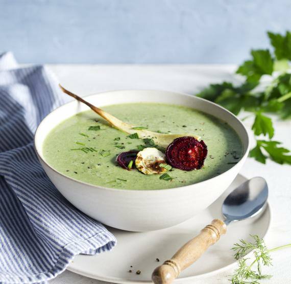 Suppe in einer Schale