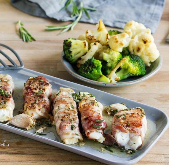 Kabeljau mit Bacon und Blumenkohl-Brokkoli-Gemüse
