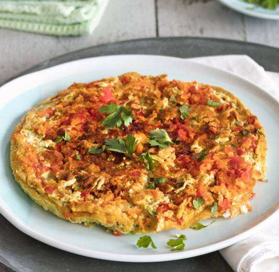 Omelett mit Paprika, Möhre und Tomate