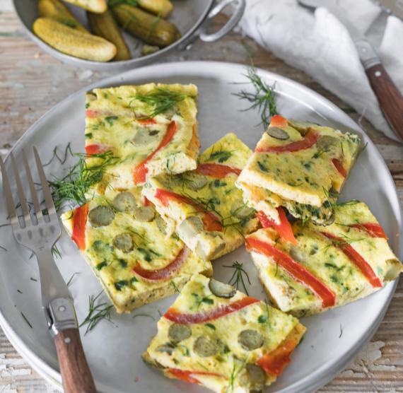 Omeletts mit Paprika und Cornichons