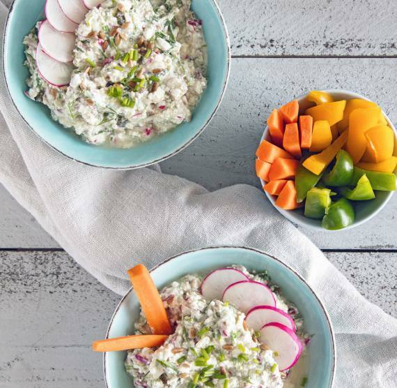 Hüttenkäse mit Gemüse