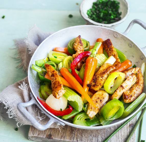 Spinat-Mangold-Salat mit Oliven und Feta | Lowcarb.de