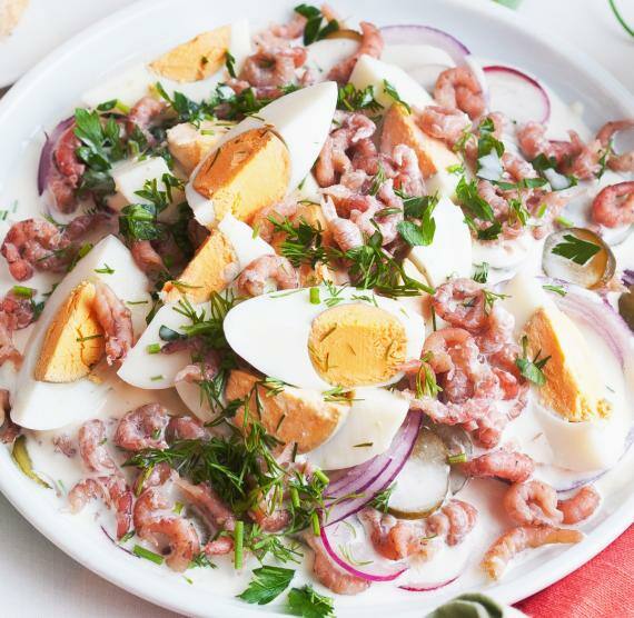 Low Carb Eiersalat mit Zucchini, Oliven und Sardellen