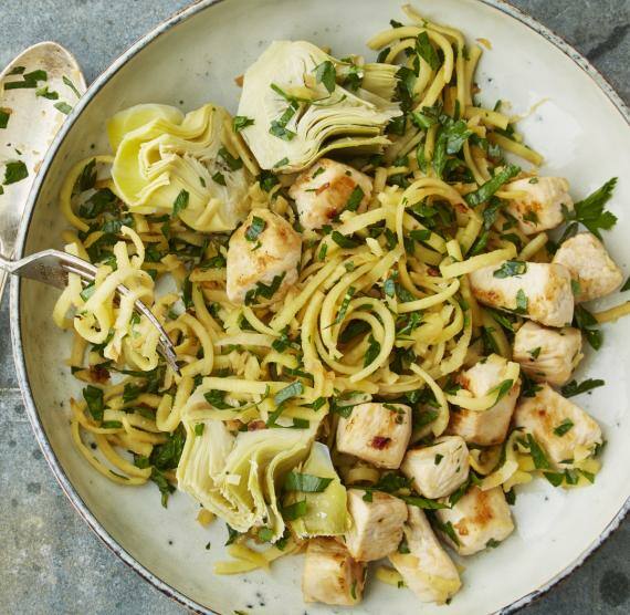 Pastinakennudeln mit Artischocken und Huhn