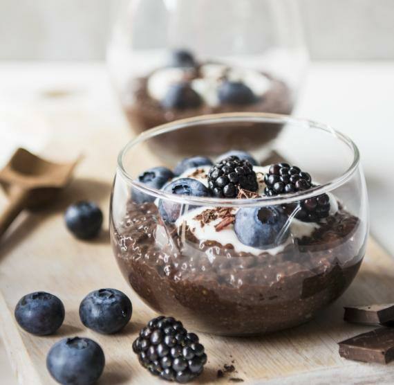 Pudding in Glas mit Beeren