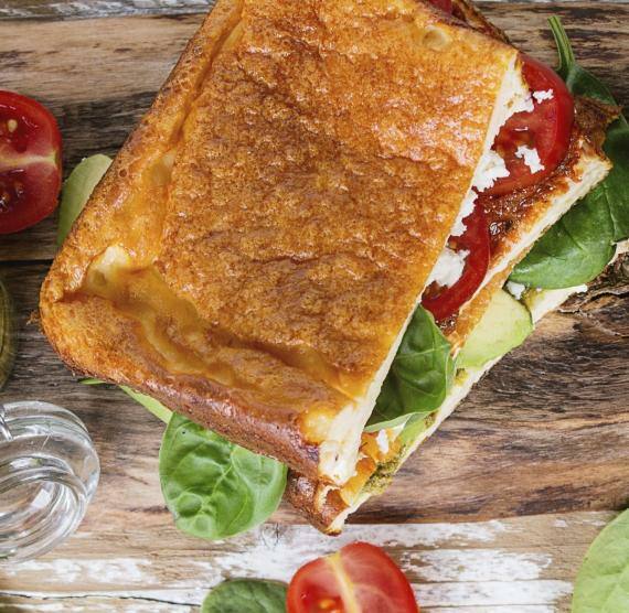 Cloud-Bread-Sandwich mit Räucherlachs | lowcarb.de
