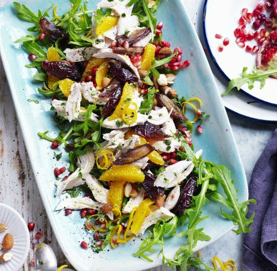 Salat mich Hähnchen, Orangen, Rucola und Granatapfelkernen