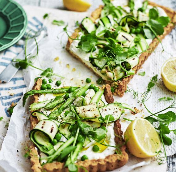 Gemüsetarte mit Spargel und Zucchini
