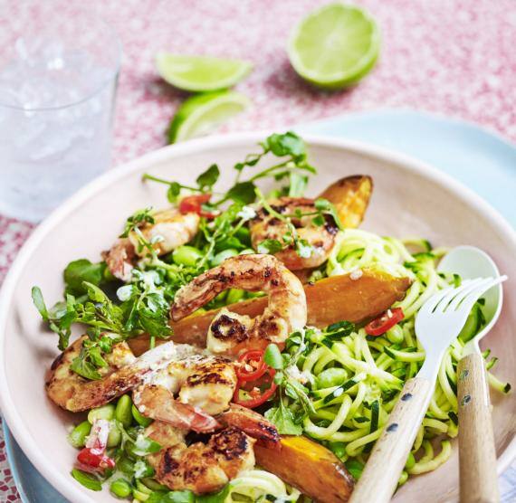 Zucchininudelsalat mit Ingwer-Garnelen