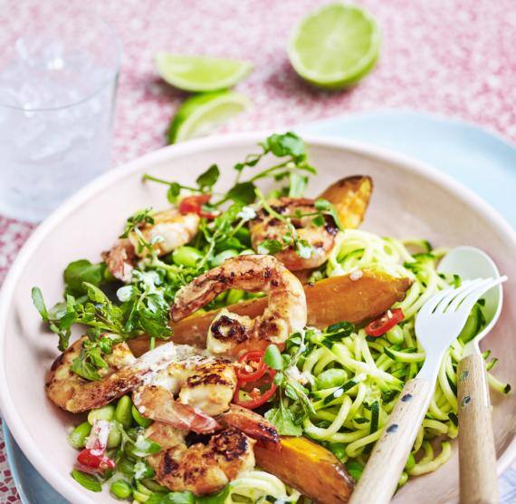 Zucchininudelsalat mit Ingwer-Garnelen