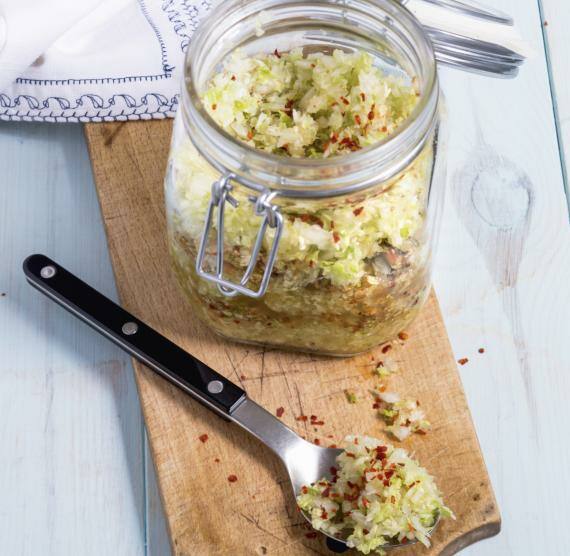 Fermentierter Chinakohl in einem Bügelglas