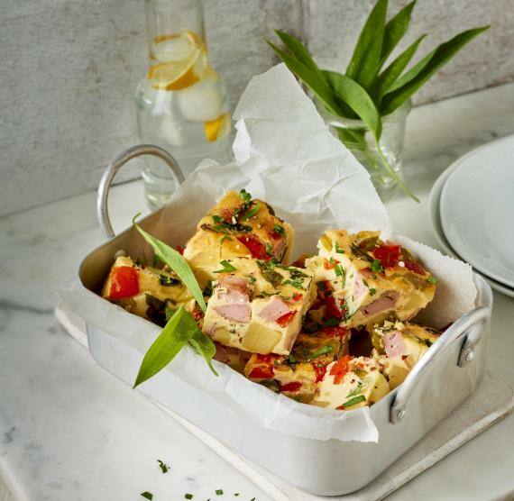 Bärlauch-Frittata mit Kartoffeln und Paprika in Metalldose