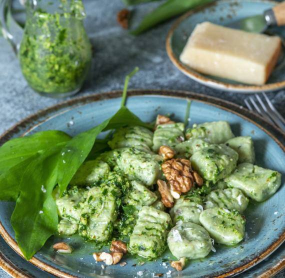 Bärlauch-Blumenkohl-Gnocchi mit Walnüssen