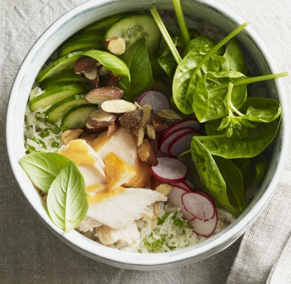 Gemüse in einer Schale auf einem Tisch