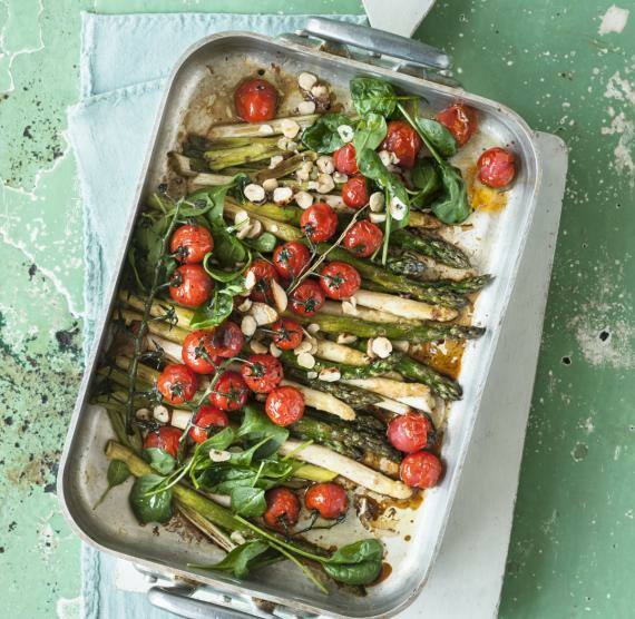 Auflaufform mit Spargel