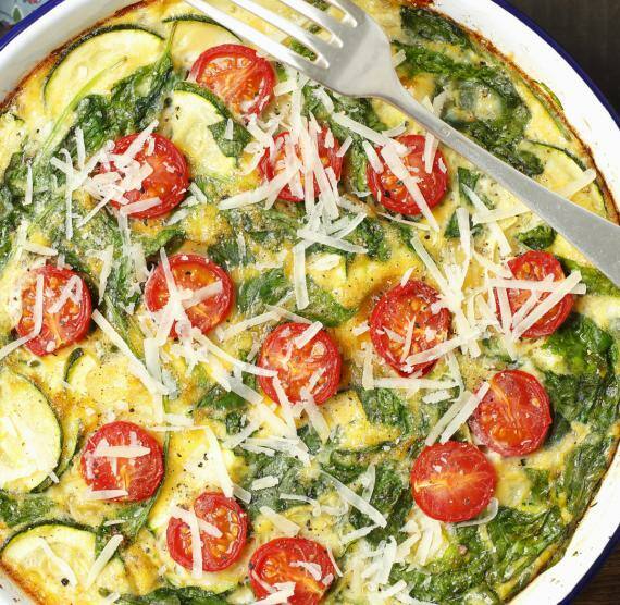 Frittata in einer Auflaufform