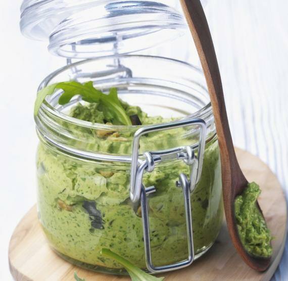 Grüne Paste in einem Glas