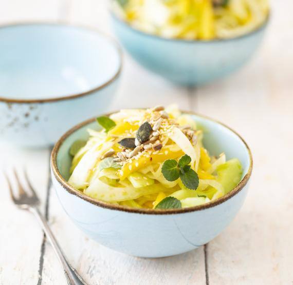 Schüsseln mit Salat