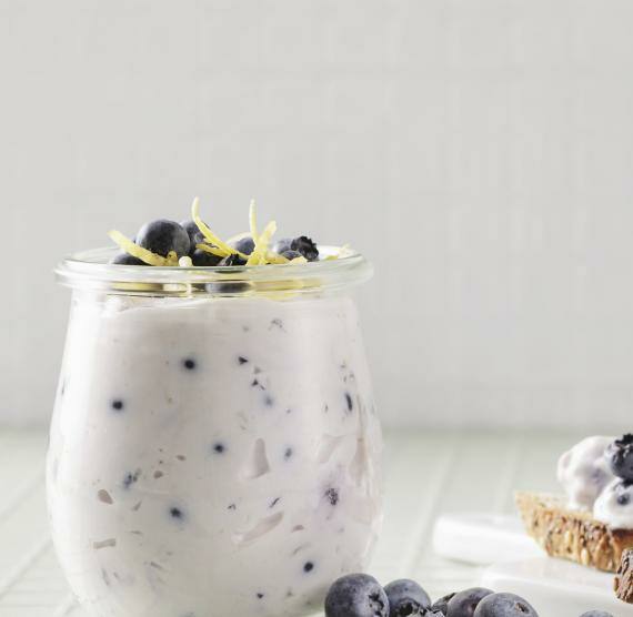 Heidelbeer Aufstrich mit Joghurt im Glas