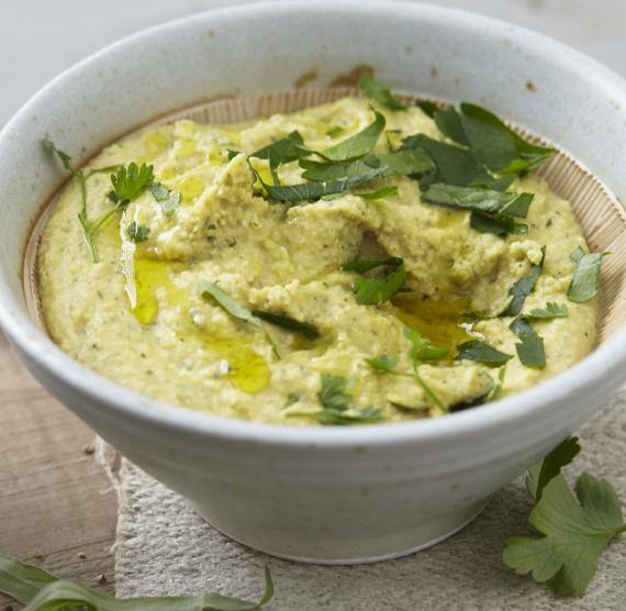 Schüssel mit Linsen-Creme