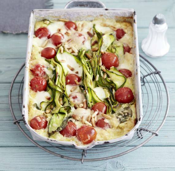 Auflauf in einer weißen Form