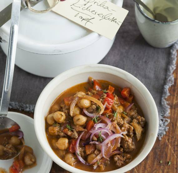 Hackfleisch und Paprika in einem Topf