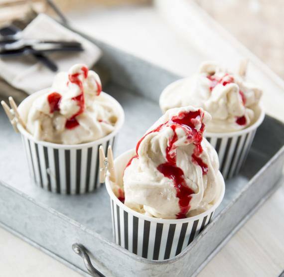 Nicecream in kleinen Papierförmchen