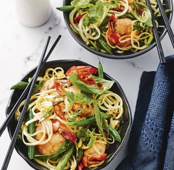 Schalem mit Zucchini-Nudeln,Garnelen und Bohnen mit Stäbchen