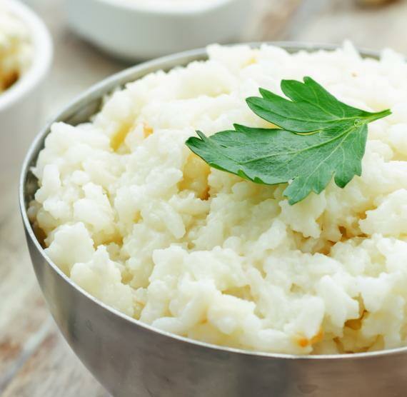 Blumenkohlreis in einer Schüssel