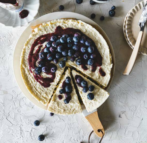 Blaubeerkuchen auf einem Teller